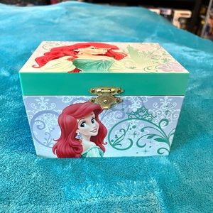 NWT The Little Mermaid music box with necklace inside